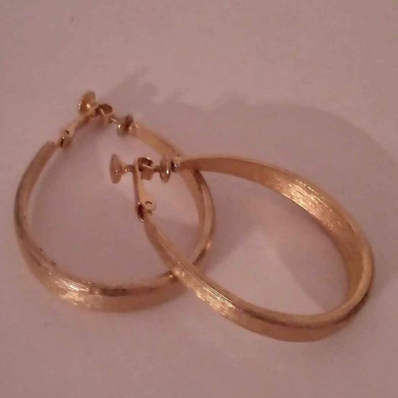 Vintage Signed Goldette Gold Tone Hoop Earrings - Picture 2 of 3